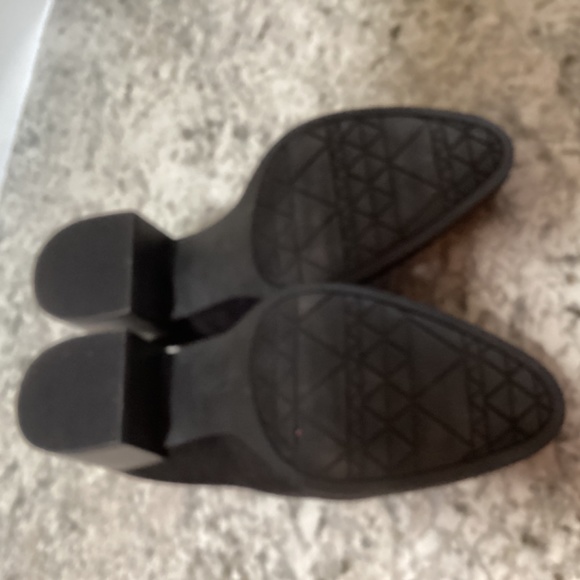 Black suede pump - Picture 3 of 5